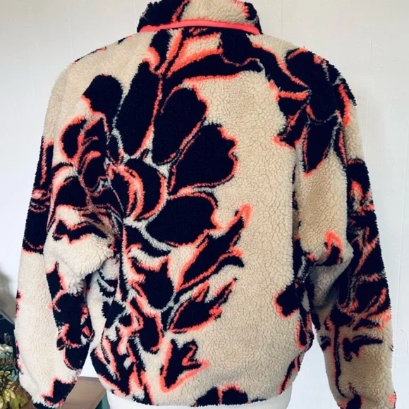 NWT Free People Hit The Slopes Rocky Ridge Sherpa Pullover Magnolia Floral Combo - Picture 6 of 8